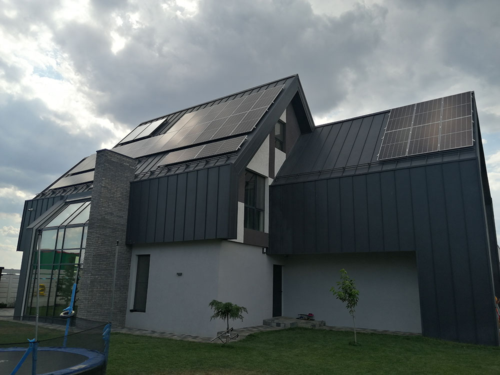 Sistem fotovoltaic acoperiș rezidențial Voluntari